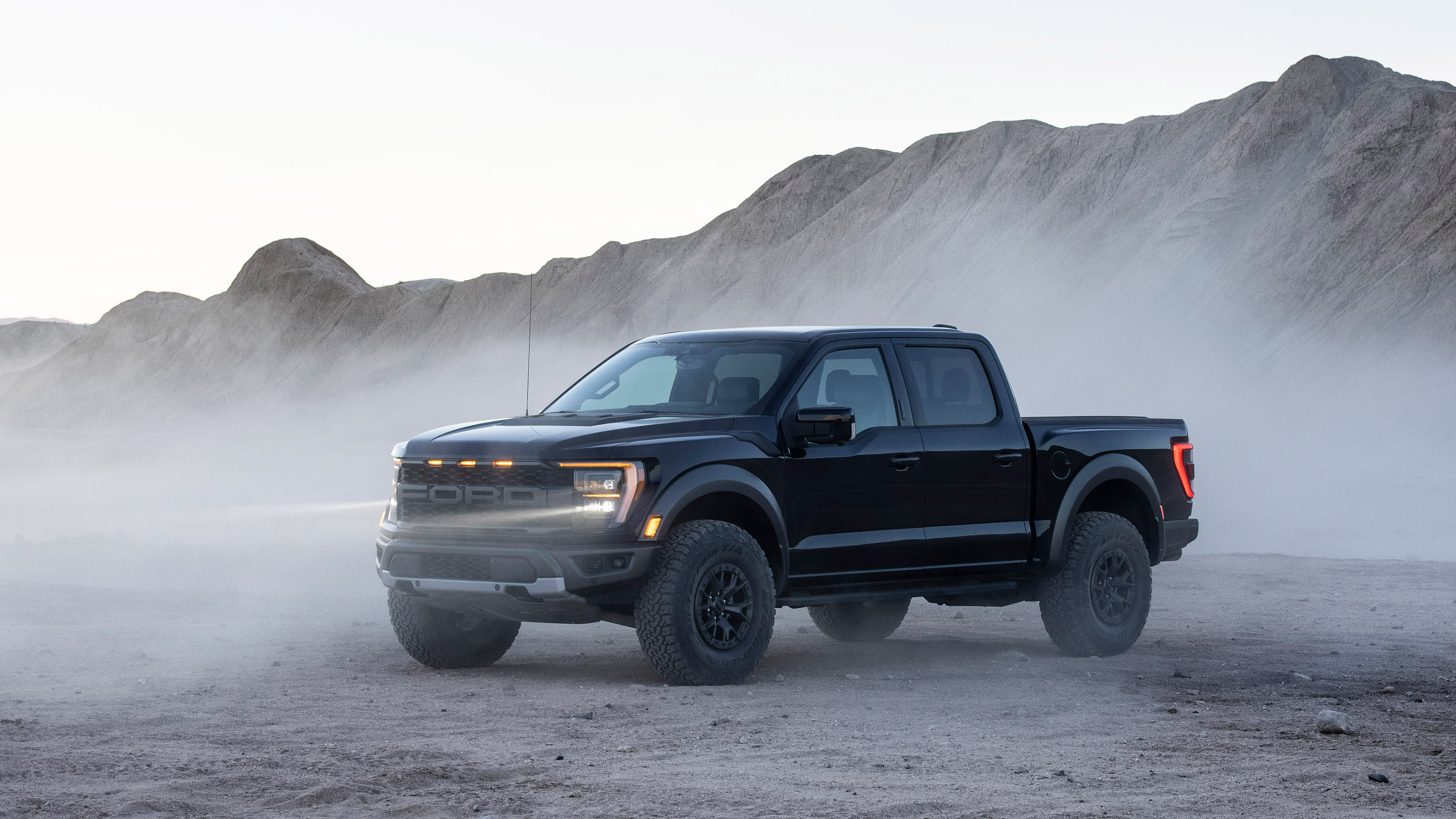  2021 Ford F-150 Raptor Wallpaper.